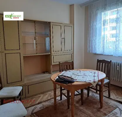 Снимка 2 — Просторен 3-стаен апартамент в Красно село с две бани