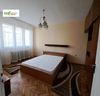 Снимка 3 — Просторен 3-стаен апартамент в Красно село с две бани