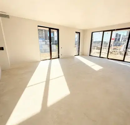 Photo 3 — 4-room apartment with yard and garage in m-t Kambanite, Sofia