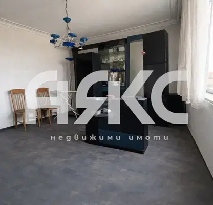 Снимка 2 — Двустаен апартамент 76 кв.м в Оборище с потенциал за преустройство