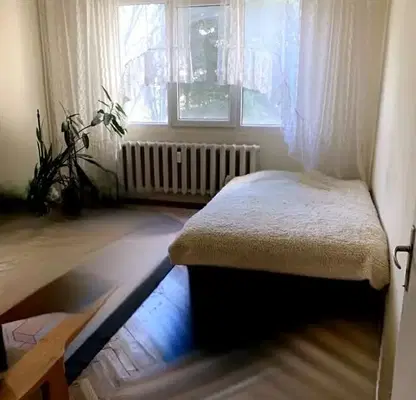 Снимка 2 — Тристаен апартамент с два балкона в Сердика, София