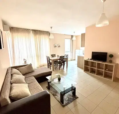 Снимка 2 — Просторен 2-стаен апартамент в Студентски град с тераса