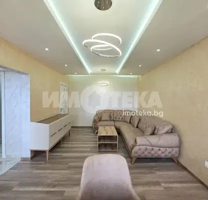 Снимка 2 — Тристаен апартамент с балкон в Света Троица, София