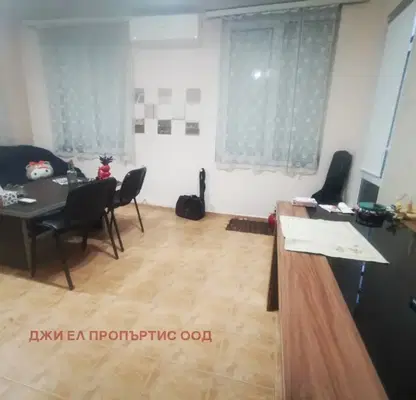 Снимка 3 — Двустаен апартамент с тераса в Връбница 2, София