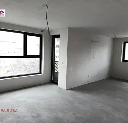 Снимка 2 — Просторен 3-стаен апартамент в Зона Б-5-3 с тераси