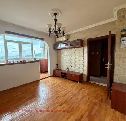 Photo 4 — 3-bedroom apartment in Tyrgovishte, Centyr