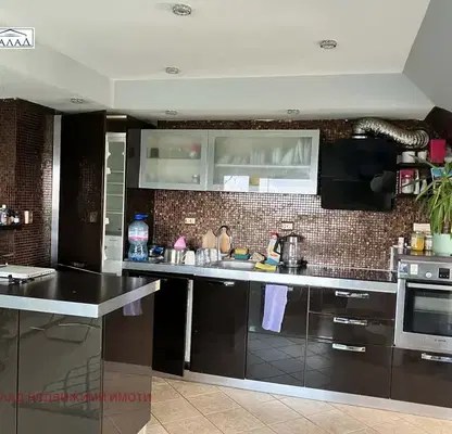 Снимка 5 — Тристаен апартамент с морска панорама в Бриз, Варна