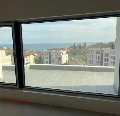 Снимка 5 — Тристаен апартамент с морска панорама в Бриз, Варна