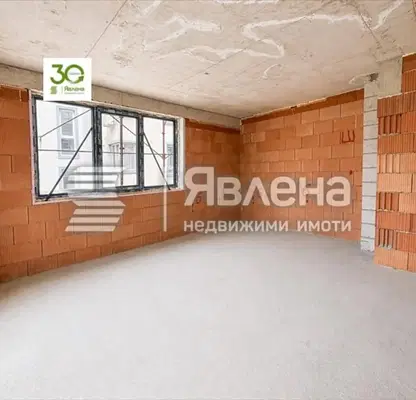 Снимка 4 — Двустаен апартамент с тераса в Центъра на Варна
