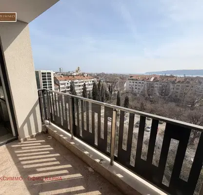 Снимка 5 — Тристаен апартамент с тераса в центъра на Варна