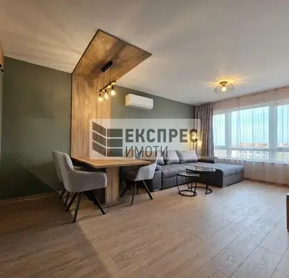Снимка 3 — Тристаен апартамент с морска гледка в центъра на Варна