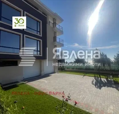 Photo 2 — 3-bedroom apartment in Varna, Galata