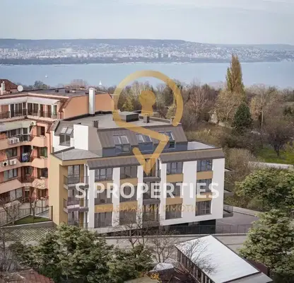Снимка 5 — Просторен 4-стаен апартамент в Галата с голяма покривна тераса