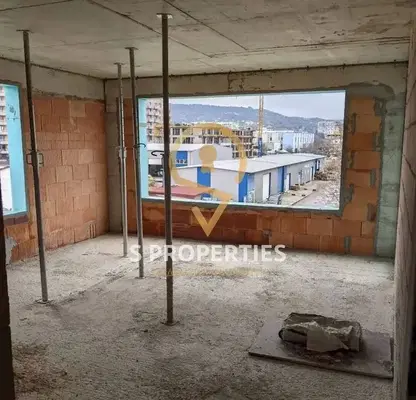 Снимка 2 — Тристаен апартамент с панорама в Кайсиева градина, Варна
