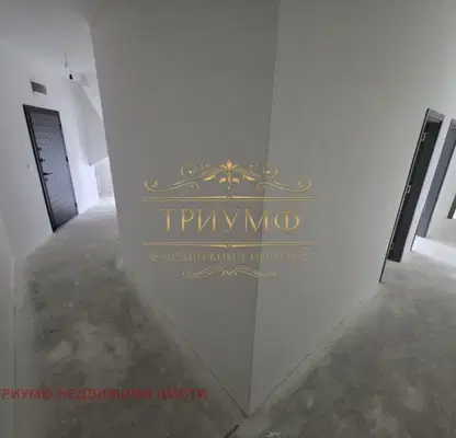 Снимка 2 — Тристаен апартамент с тераса и морска панорама в м-т Евксиноград