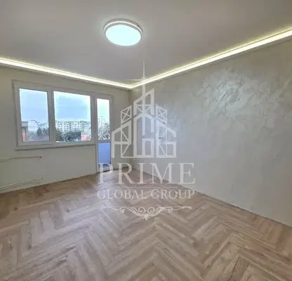 Photo 2 — 3-bedroom apartment in Varna, Mladost 1