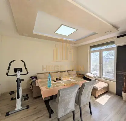 Photo 2 — 3-bedroom apartment in Varna, Pogrebi