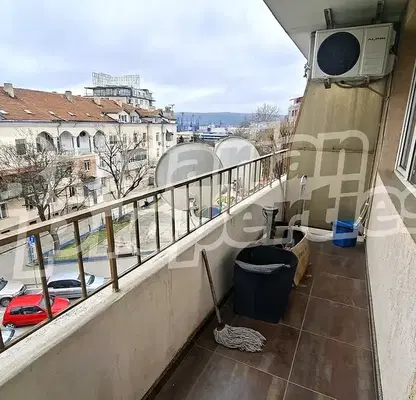 Снимка 2 — Двустаен апартамент с голяма тераса в Погреби, Варна