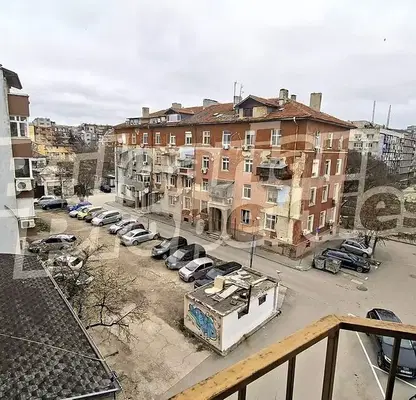 Снимка 4 — Двустаен апартамент с голяма тераса в Погреби, Варна