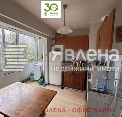 Снимка 2 — Тристаен апартамент във Варна, Трошево