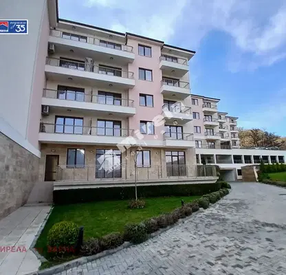 Снимка 2 — Тристаен апартамент с две тераси във Виница, Варна