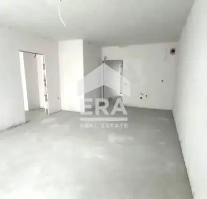 Снимка 3 — Тристаен апартамент 112 кв.м. във ВИНС-Червен площад, Варна