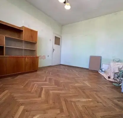 Снимка 4 — Тристаен апартамент в центъра на Варна с асансьор