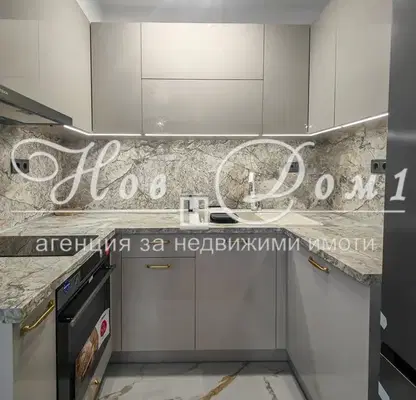 Снимка 2 — Луксозен 2-стаен апартамент в кв. Възраждане 3, Варна