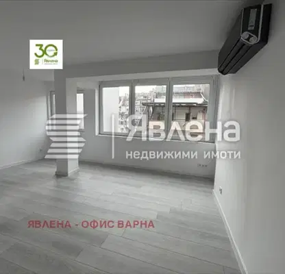 Снимка 3 — Многостаен апартамент във Варна, Зимно кино Тракия