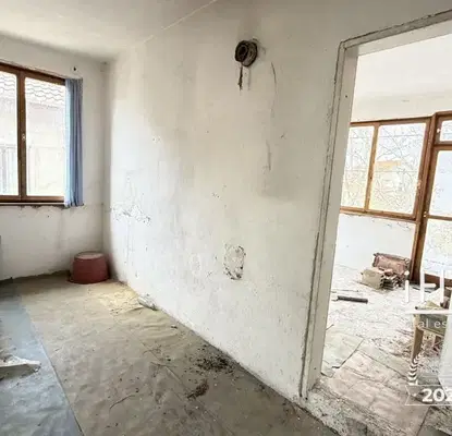 Photo 5 — Floor of House in област София, Kovachevci