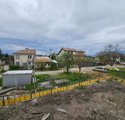 Снимка 3 — Къща с 4 спални в с. Бенковски, област Пловдив, с двор