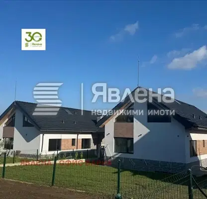 Снимка 2 — Къща с 4 стаи в с. Звездица край Варна с покрита веранда