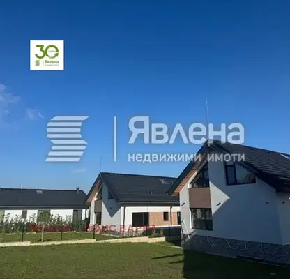 Снимка 4 — Къща с 4 стаи в с. Звездица край Варна с покрита веранда