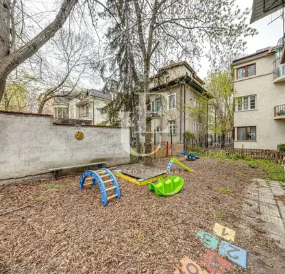 Снимка 2 — Къща в София, Център