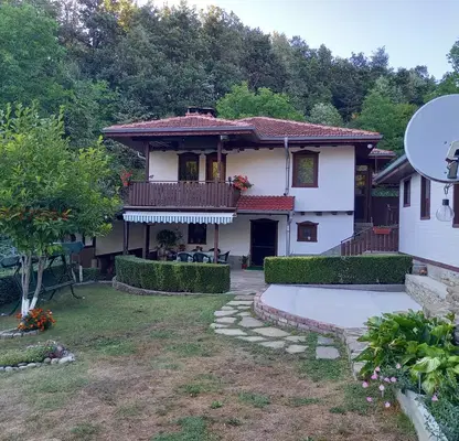 Photo 2 — House with 4 bedrooms and yard in Tryavna, Gabrovo region