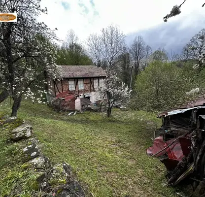 Снимка 2 — Двуетажна къща с 5 стаи в Трявна с южно изложение