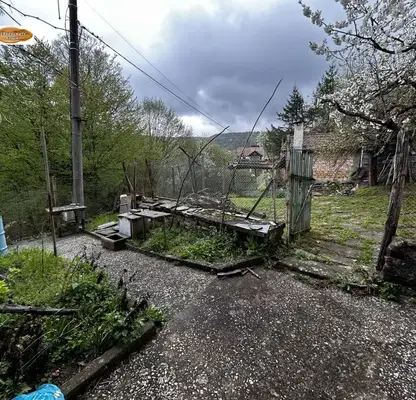 Снимка 3 — Двуетажна къща с 5 стаи в Трявна с южно изложение