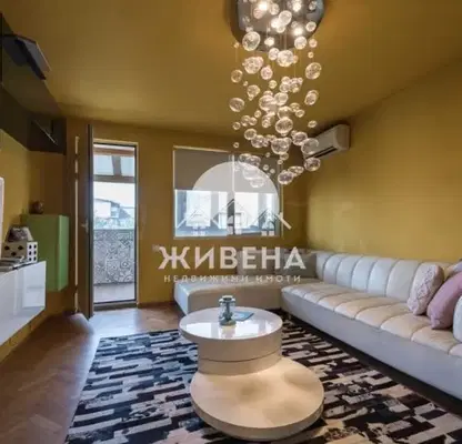 Снимка 2 — Къща във Варна, Център