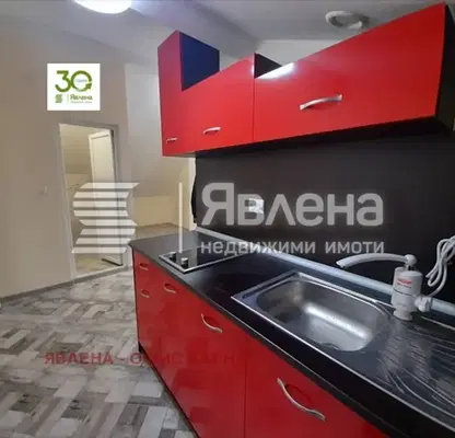 Снимка 4 — Къща с 6 стаи и двор в центъра на Варна, Червен площад