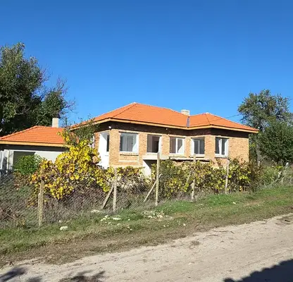 Снимка 2 — Къща във Варна, Вълчи дол