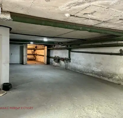 Photo 3 — Garage/Parking in Ruse, Centyr