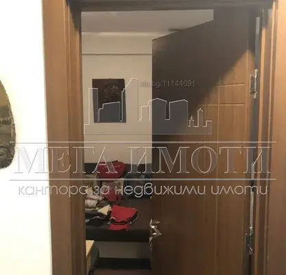 Снимка 3 — Двустаен апартамент с двор в центъра на Бургас