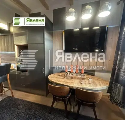 Снимка 2 — Двустаен апартамент в Центъра на Бургас с паркомясто