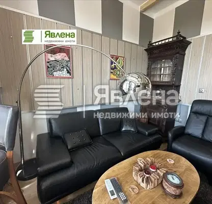 Снимка 3 — Двустаен апартамент в Центъра на Бургас с паркомясто