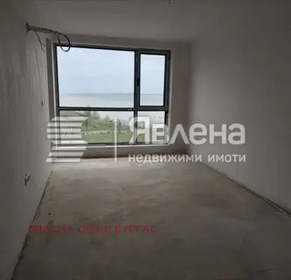 Снимка 2 — Тристаен апартамент с панорамна тераса в Сарафово, Бургас