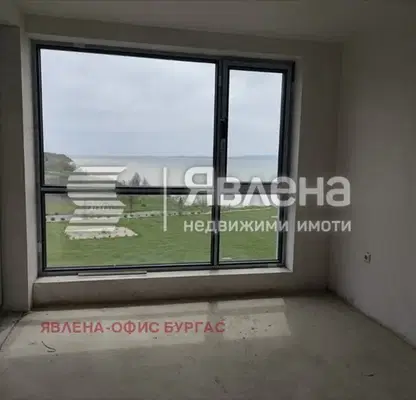 Снимка 3 — Тристаен апартамент с панорамна тераса в Сарафово, Бургас