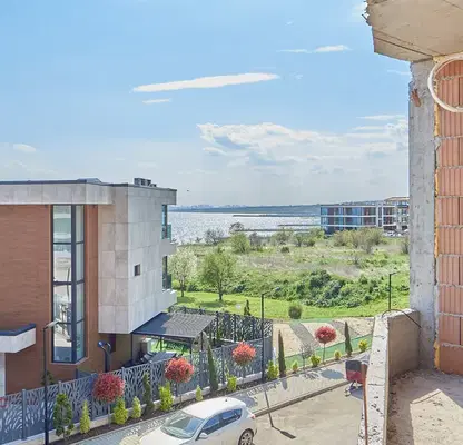 Снимка 2 — Тристаен апартамент с морска панорама в Сарафово, Бургас