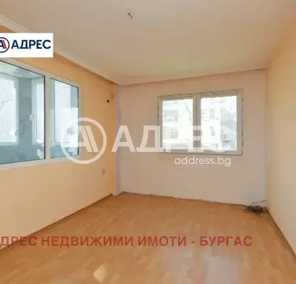 Снимка 5 — 3-стаен апартамент в Зорница, Бургас с близост до Морската градина