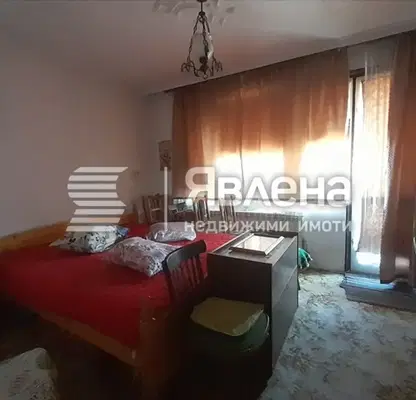 Снимка 3 — Просторен 3-стаен апартамент в центъра на Чепеларе с тераса