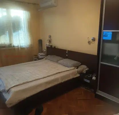 Photo 2 — 3-bedroom apartment in Dobrich, Centyr